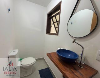 Linda Casa de Condomínio Horto Florestal.