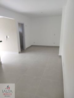 Cobertura tipo studio novíssimo, com área de 60m2 privativos, 1 vaga coberta, condomínio com piscina