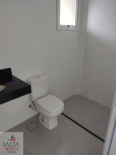 Cobertura tipo studio novíssimo, com área de 60m2 privativos, 1 vaga coberta, condomínio com piscina