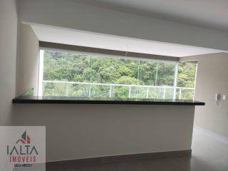 Cobertura tipo studio novíssimo, com área de 60m2 privativos, 1 vaga coberta, condomínio com piscina