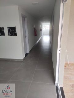 Cobertura tipo studio novíssimo, com área de 60m2 privativos, 1 vaga coberta, condomínio com piscina