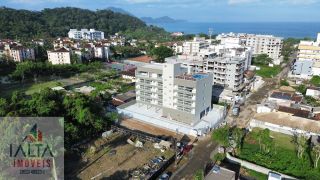 Cobertura tipo studio novíssimo, com área de 60m2 privativos, 1 vaga coberta, condomínio com piscina