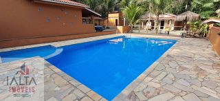 Pousada à venda em Caraguatatuba com 8 chalés e piscina em condomínio fechado