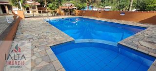 Pousada à venda em Caraguatatuba com 8 chalés e piscina em condomínio fechado