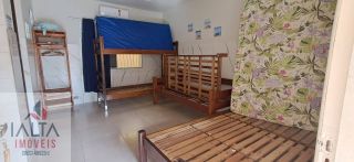 Pousada à venda em Caraguatatuba com 8 chalés e piscina em condomínio fechado