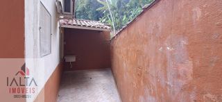 Pousada à venda em Caraguatatuba com 8 chalés e piscina em condomínio fechado