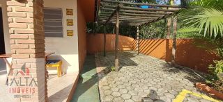 Pousada à venda em Caraguatatuba com 8 chalés e piscina em condomínio fechado