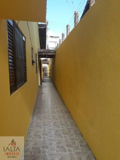 Casa bem localizada no Itaguá!