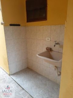 Casa bem localizada no Itaguá!