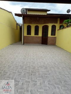 Casa bem localizada no Itaguá!