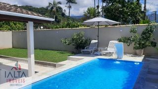 Casa confortável e bem localizada