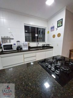 Casa confortável e bem localizada