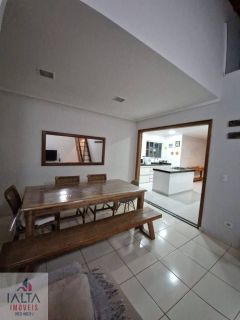 Casa confortável e bem localizada