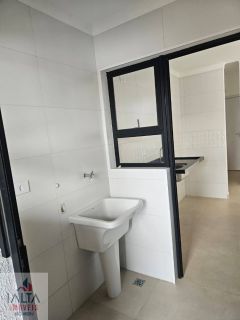 Seu Apartamento no Itaguá: 2 Dormitórios, Suíte e Lavabo a 300 m da Praia