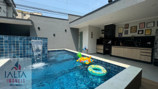 Casa Térrea com Piscina Aquecida a 400 m da Orla do Itaguá