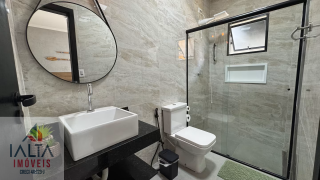 Casa Térrea com Piscina Aquecida a 400 m da Orla do Itaguá