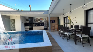 Casa Térrea com Piscina Aquecida a 400 m da Orla do Itaguá
