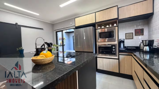 Casa Térrea com Piscina Aquecida a 400 m da Orla do Itaguá