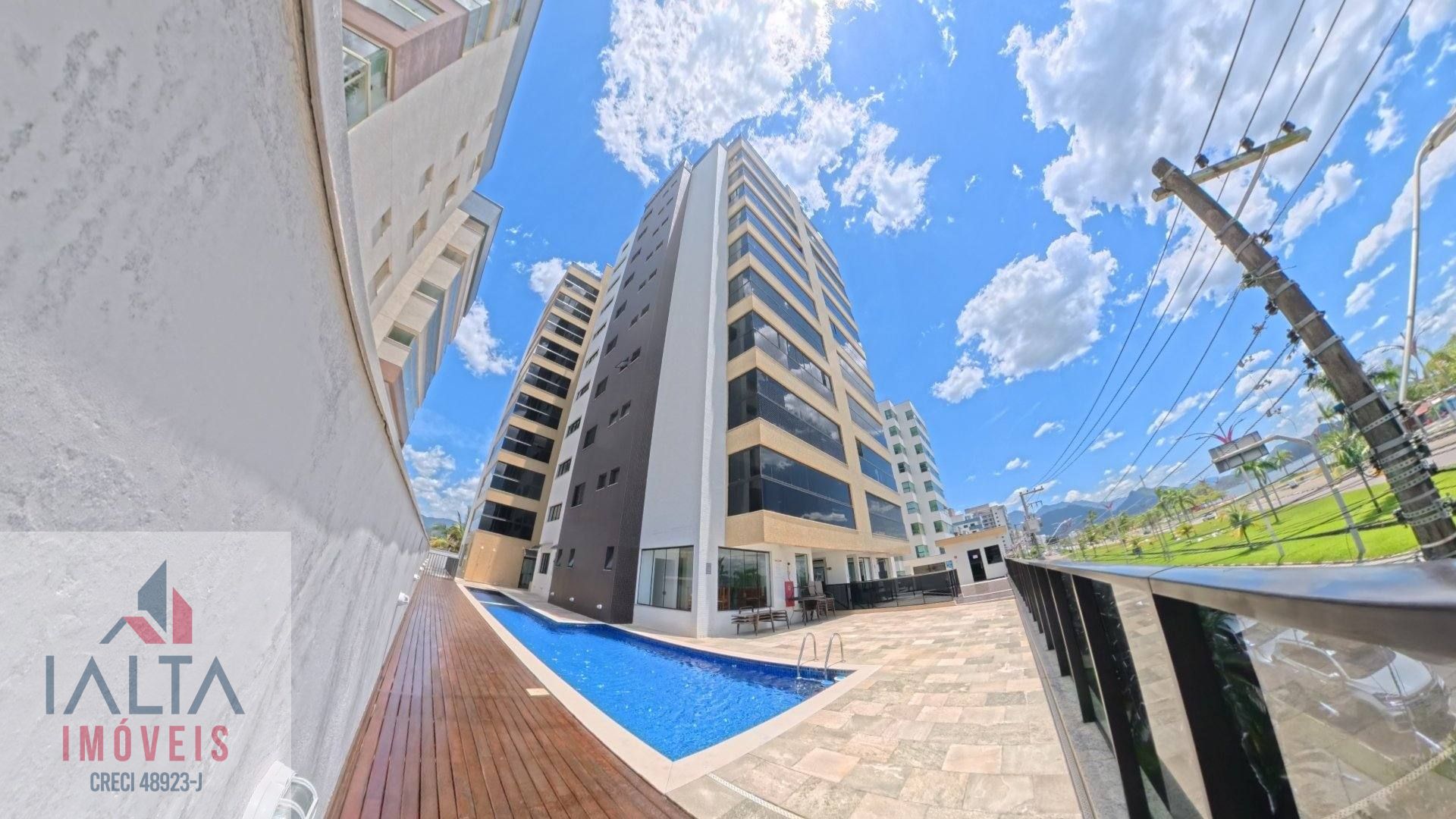Apartamento de Alto Padrão à venda na Praia das Palmeiras, Caraguatatuba - 3 Quartos (1 Suíte) com Varanda Gourmet e Lazer Completo