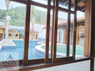 Ampla Casa na Enseada | Ideal para Moradia, Pousada ou Investimento.