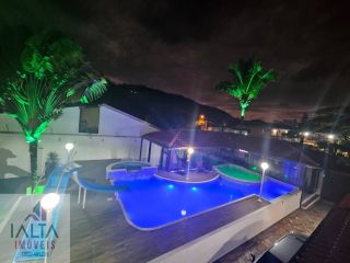 Ampla Casa na Enseada | Ideal para Moradia, Pousada ou Investimento.