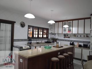 Ampla Casa na Enseada | Ideal para Moradia, Pousada ou Investimento.