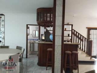 Ampla Casa na Enseada | Ideal para Moradia, Pousada ou Investimento.