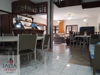 Ampla Casa na Enseada | Ideal para Moradia, Pousada ou Investimento.