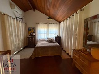 Loft para Locação Definitiva no Itaguá | Amplo Dormitório com Closet e Sacada