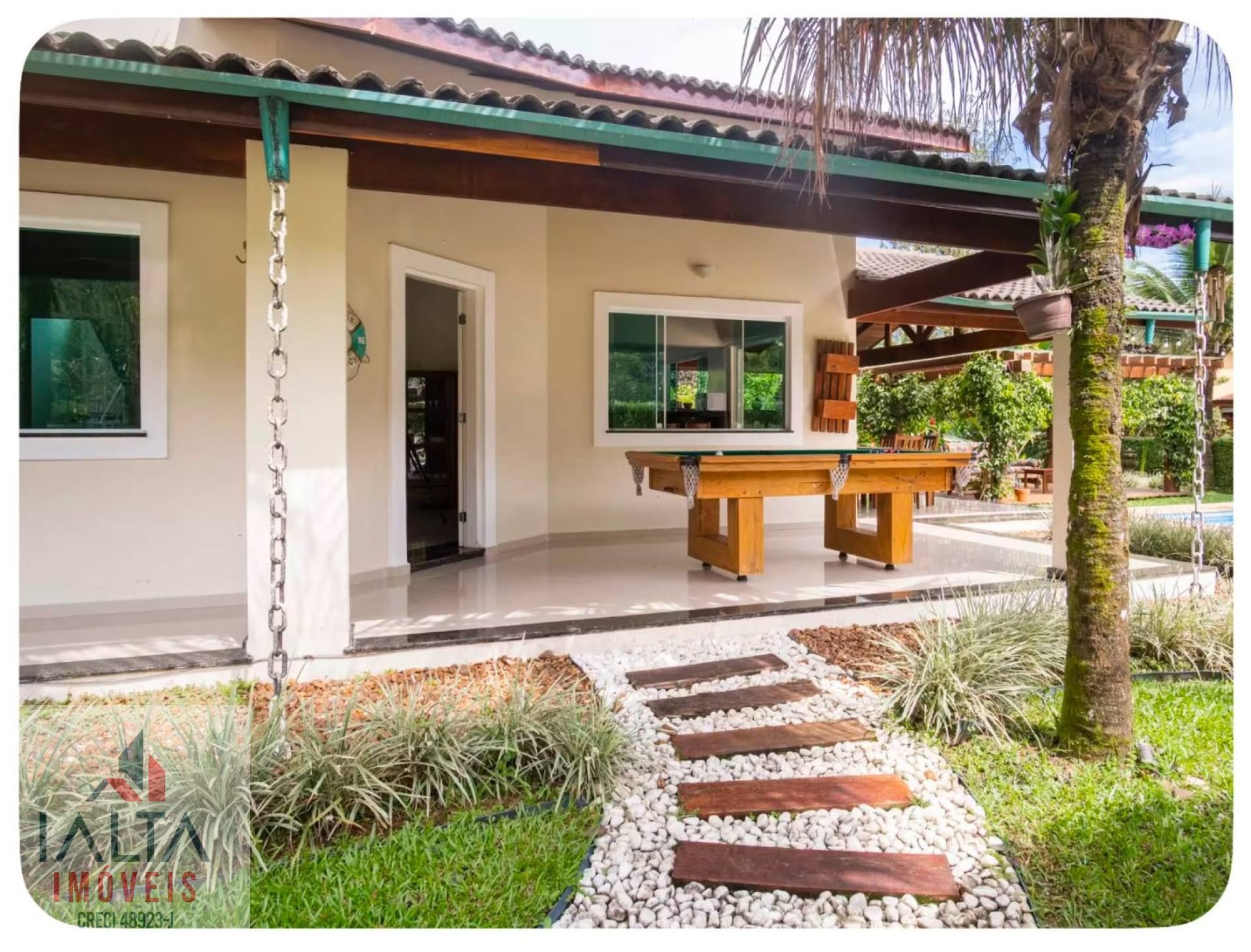 Casa de alto padrão à venda no Horto – Condomínio fechado com lazer completo