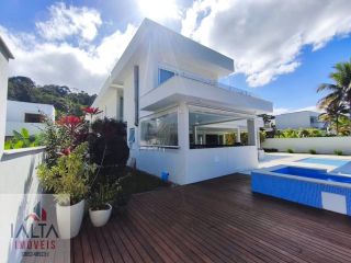 Mansão de Luxo à venda em Caraguatatuba com 10 suítes e Pé na Areia no Massaguaçu