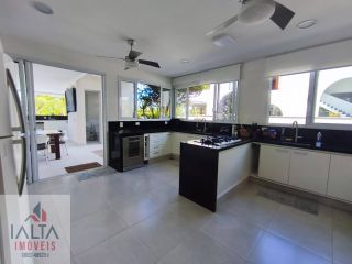 Mansão de Luxo à venda em Caraguatatuba com 10 suítes e Pé na Areia no Massaguaçu