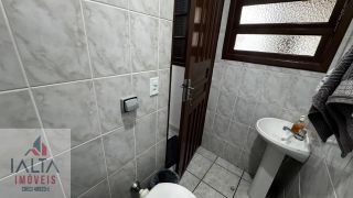 Casa de 2 dormitórios com edícula no Centro, Caraguatatuba/SP