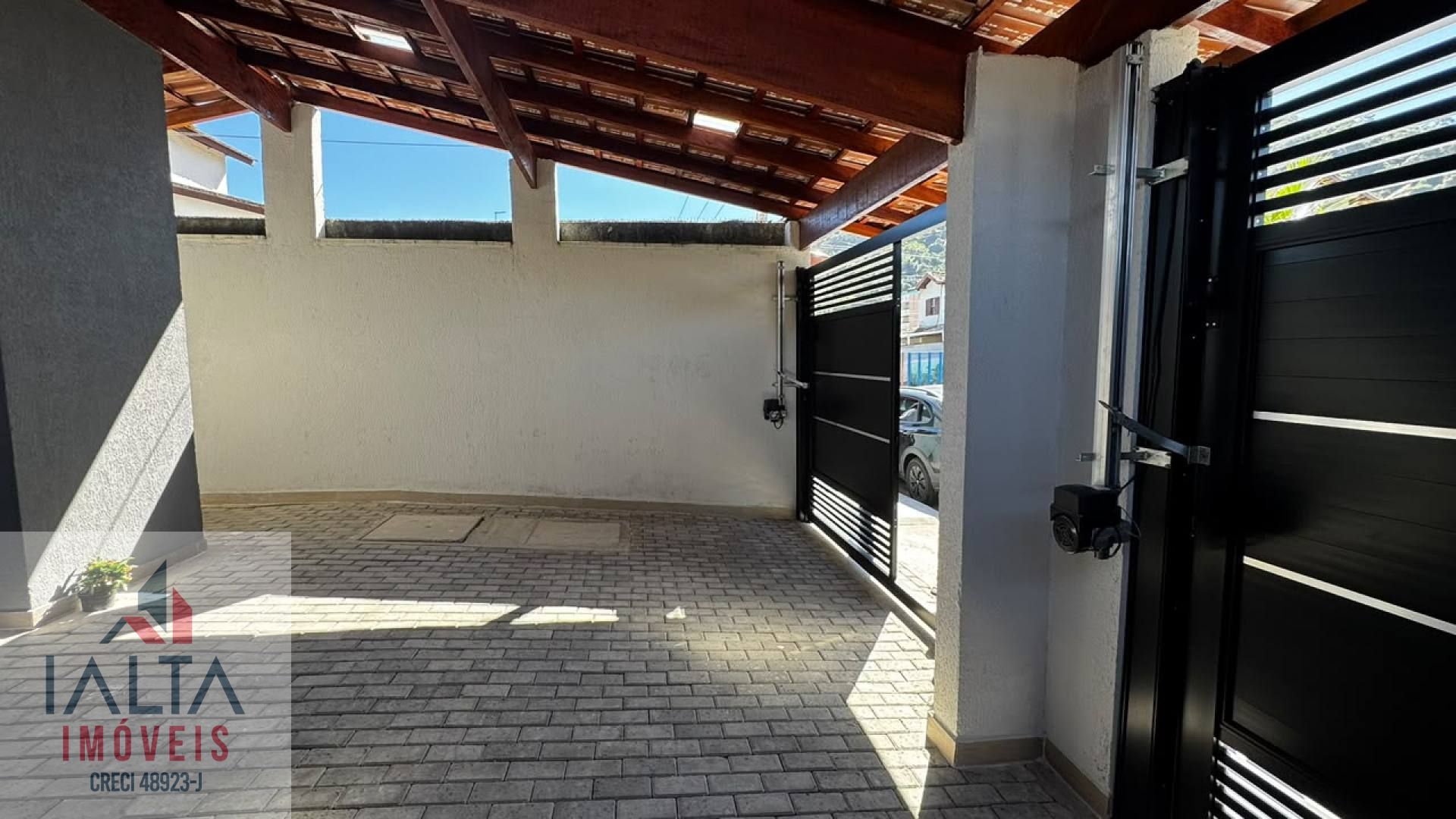 Casa nova 2 dormitórios no Centro, Caraguatatuba/SP