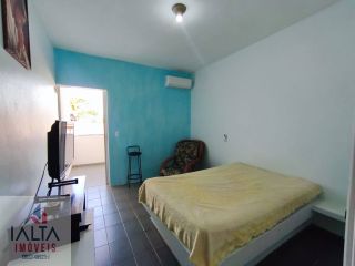 Casa à venda no Jardim Britânia com 2 quartos, churrasqueira e a 120m da praia em Caraguatatuba