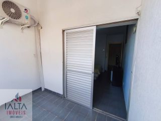 Casa à venda no Jardim Britânia com 2 quartos, churrasqueira e a 120m da praia em Caraguatatuba