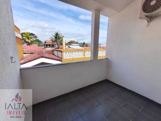 Casa à venda no Jardim Britânia com 2 quartos, churrasqueira e a 120m da praia em Caraguatatuba