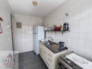 Casa à venda no Jardim Britânia com 2 quartos, churrasqueira e a 120m da praia em Caraguatatuba