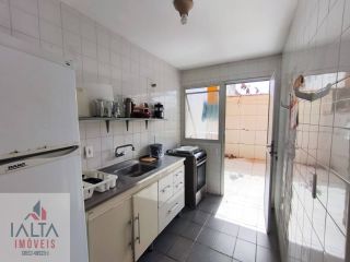 Casa à venda no Jardim Britânia com 2 quartos, churrasqueira e a 120m da praia em Caraguatatuba