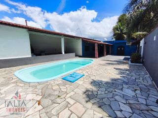 Casa à venda na Praia das Palmeiras com 3 quartos, piscina e salão de festas em Caraguatatuba