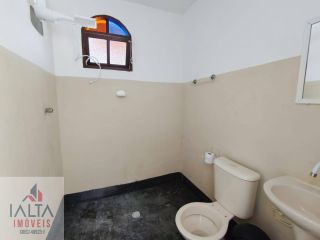 Casa à venda na Praia das Palmeiras com 3 quartos, piscina e salão de festas em Caraguatatuba