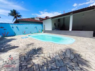 Casa à venda na Praia das Palmeiras com 3 quartos, piscina e salão de festas em Caraguatatuba