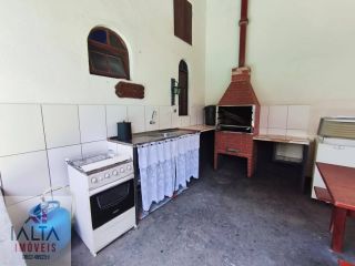 Casa à venda na Praia das Palmeiras com 3 quartos, piscina e salão de festas em Caraguatatuba