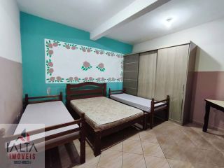 Casa à venda na Praia das Palmeiras com 3 quartos, piscina e salão de festas em Caraguatatuba