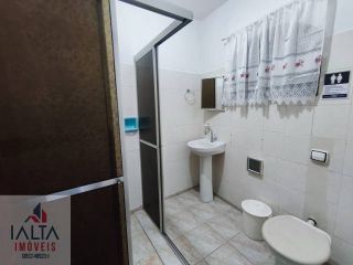 Casa à venda na Praia das Palmeiras com 3 quartos, piscina e salão de festas em Caraguatatuba