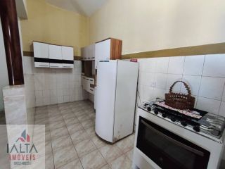 Casa à venda na Praia das Palmeiras com 3 quartos, piscina e salão de festas em Caraguatatuba