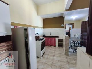 Casa à venda na Praia das Palmeiras com 3 quartos, piscina e salão de festas em Caraguatatuba