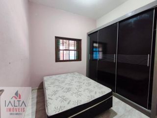 Casa à venda na Praia das Palmeiras com 3 quartos, piscina e salão de festas em Caraguatatuba