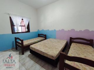 Casa à venda na Praia das Palmeiras com 3 quartos, piscina e salão de festas em Caraguatatuba
