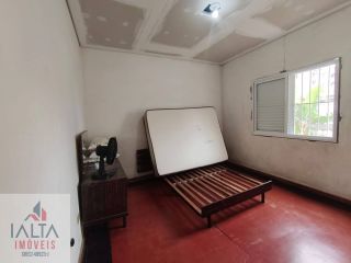 Casa à venda no Indaiá com 3 quartos, 300m² de terreno e a 250m da praia em Caraguatatuba